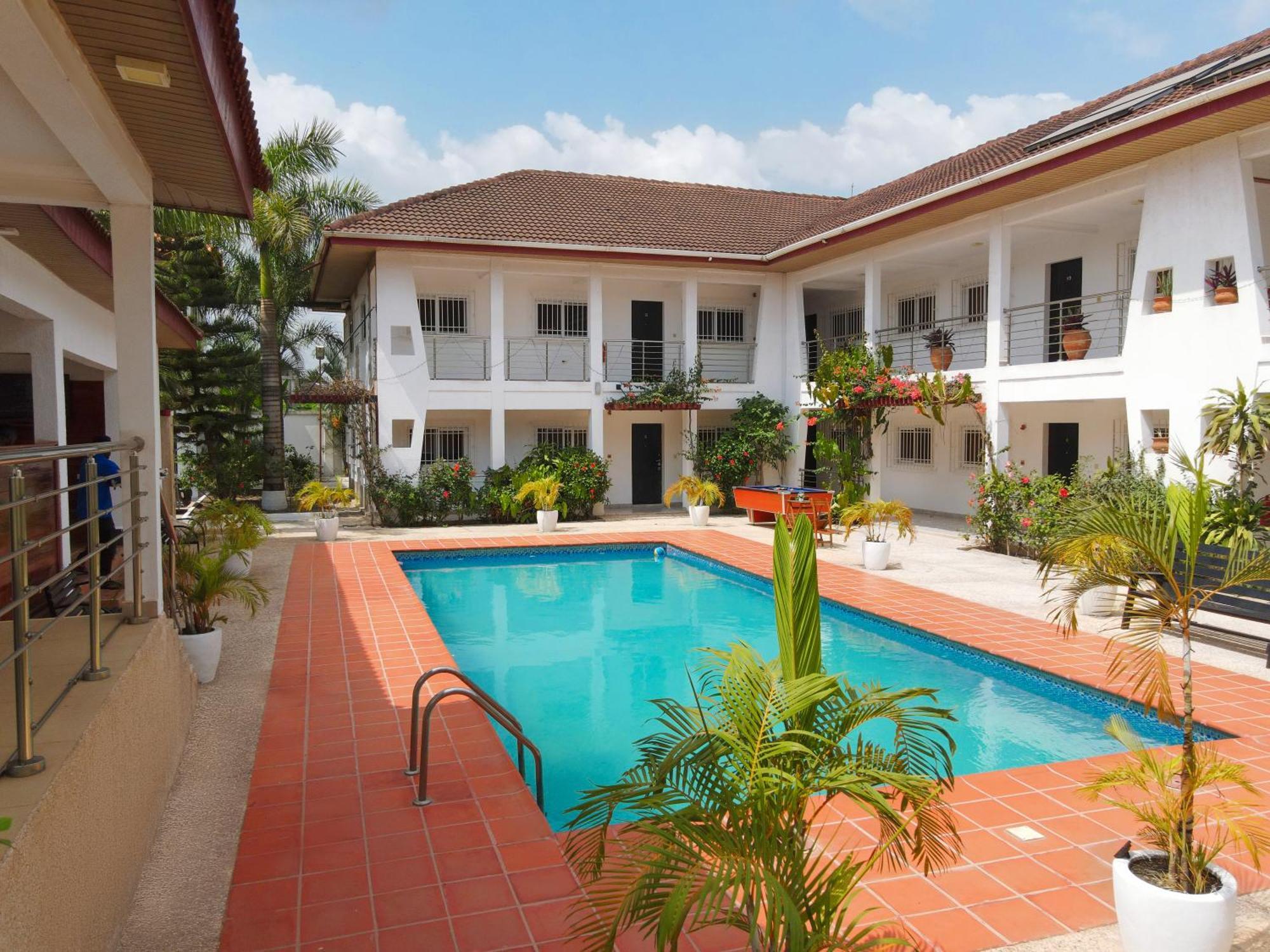 Bragha Apartments And Hotel Sekondi-Takoradi Экстерьер фото
